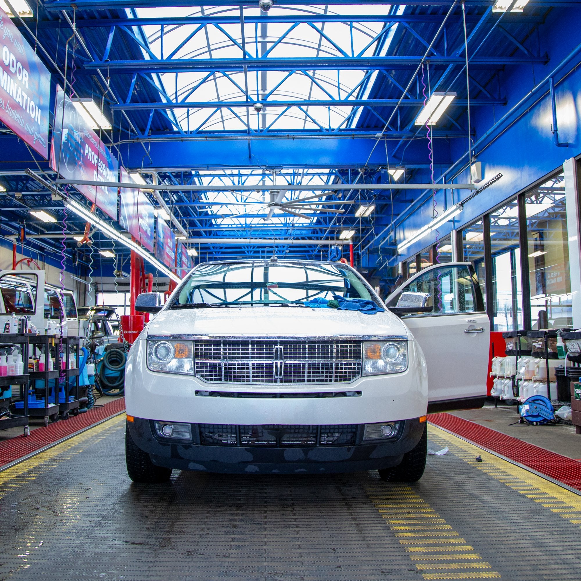 With Delta Sonic’s Detail Services, your car gets top-notch attention from our trained technicians.
