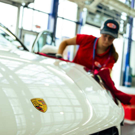 Delta Sonic employee performing Signature Detail